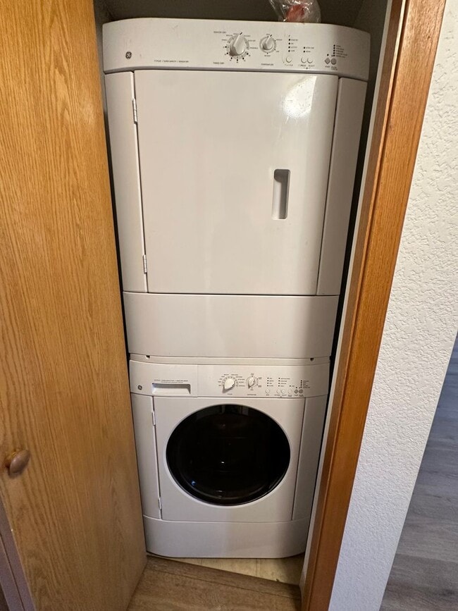 Building Photo - Charming Loft Style 2-Bedroom 2-Bath Condo with Dual Balconies