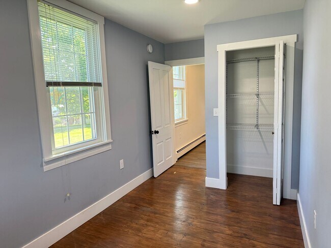 Building Photo - 147 Manheim St