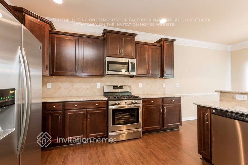 Building Photo - 141 Kingston Drive