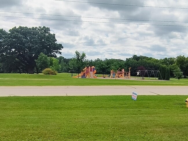 Building Photo - 2210 Valley Rd