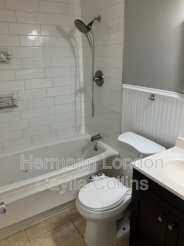 Building Photo - 225 Florisota Dr