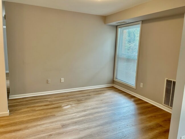 Dining room - 11909 Parklawn Dr