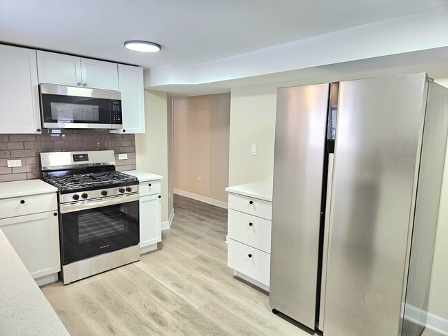 Building Photo - 1922 Elmwood Ave