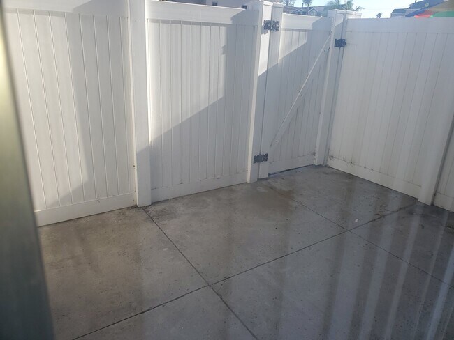 Building Photo - 3704 Promontory St