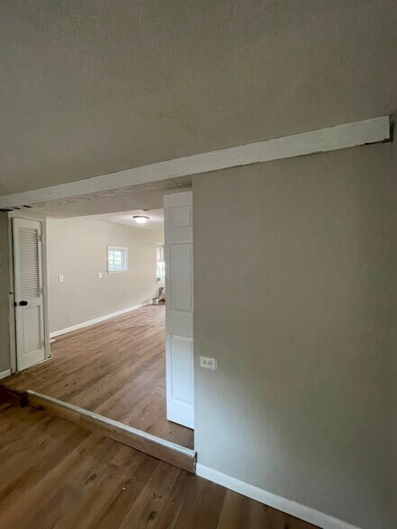 Building Photo - 720 E 258th St