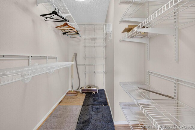 Building Photo - 8108 Summer Shores Dr