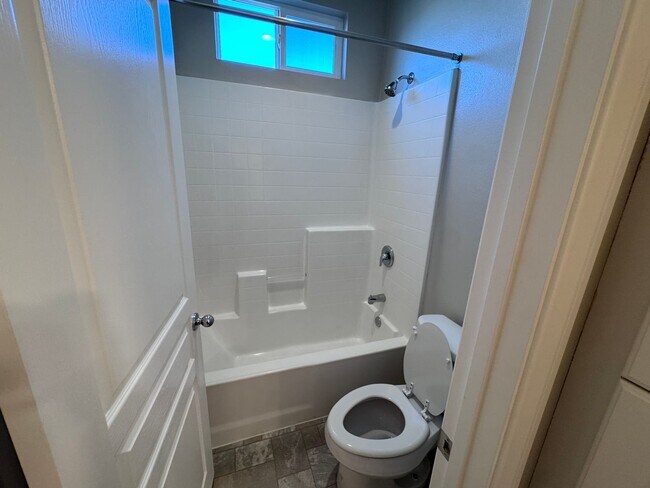 Building Photo - Large Newer Home - 4 Bedroom / 3 1/2 Bath