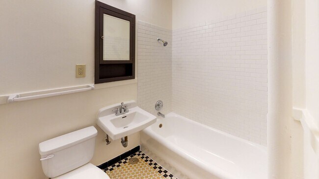 Interior Photo - Viceroy Apartments