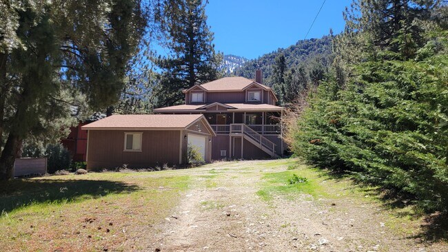Primary Photo - Spacious 4 Bed | 3 Bath Mountain Retreat i...