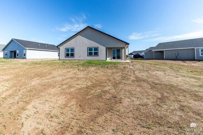 Building Photo - Open-Concept Modern 3 Bedroom, 3 bathroom house