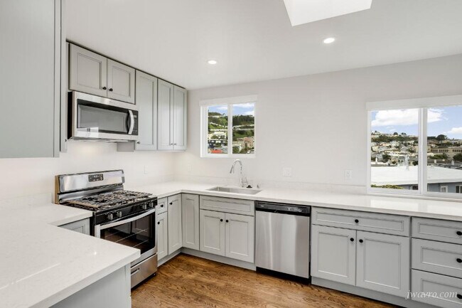 Building Photo - 2 Lapham Way