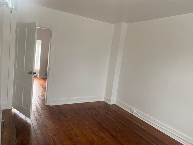 Building Photo - 3 Bedrooms on the Avenues York City