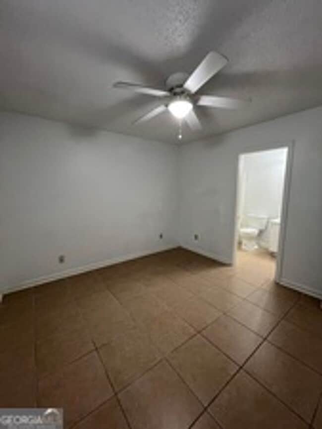 Building Photo - 412/414 Admirals  Walk