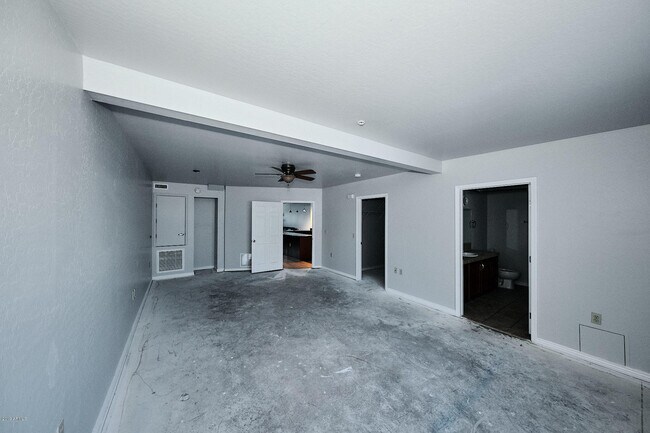 Building Photo - 424 S 2nd St