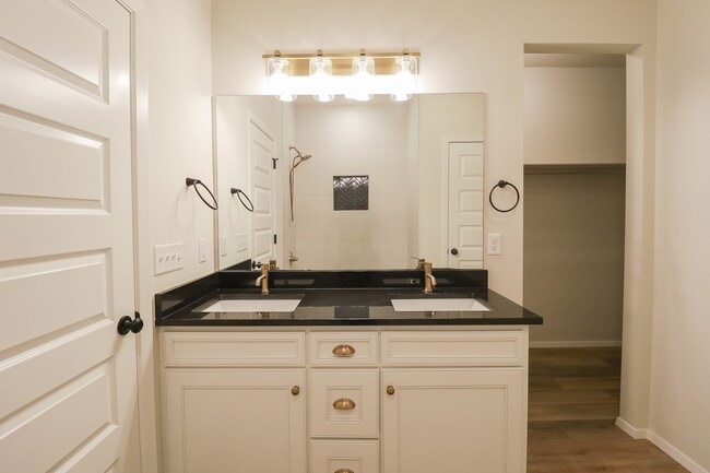 Building Photo - 4 Bed 2 Bath New Construction Home in Bixby