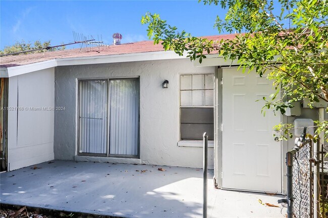 Building Photo - 5813 S 38th St