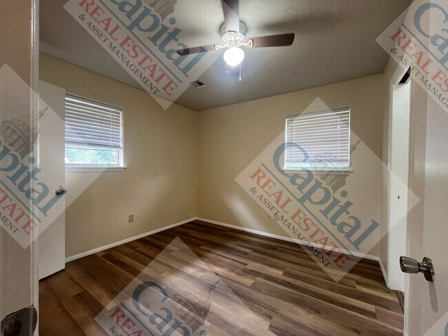 Building Photo - Adorable home W/ MOVE IN SPECIAL!