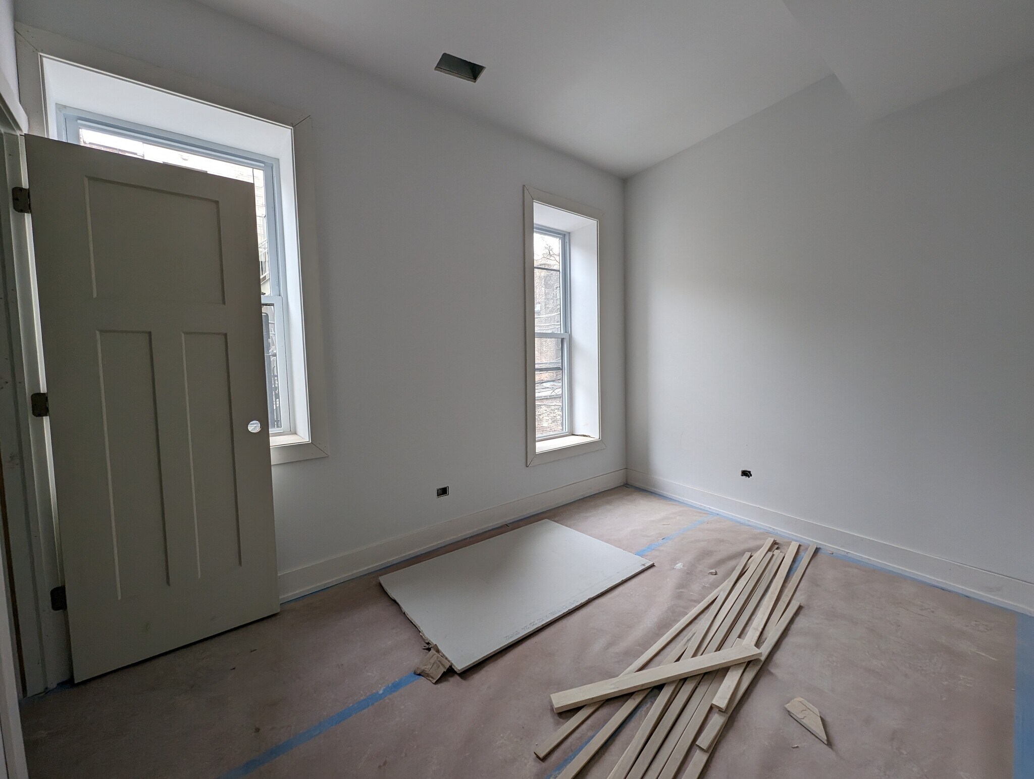 Building Photo - 440 W Belden Ave