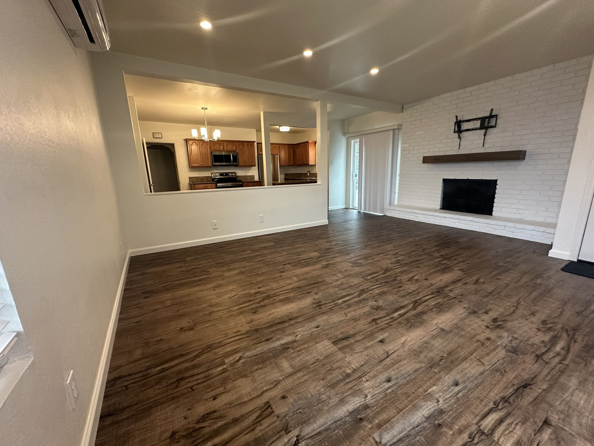 Living room - 507 Bay St