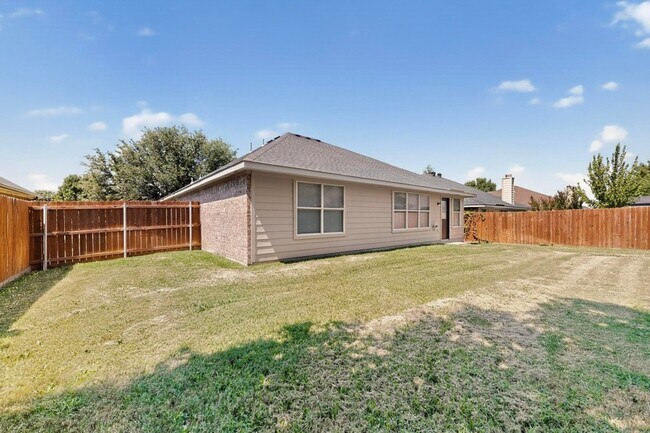 Building Photo - 1015 Cutting Horse Dr