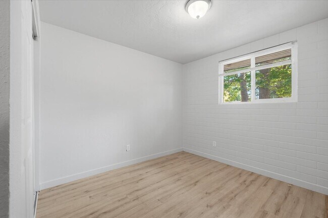 Building Photo - 3114 Iowa Ave
