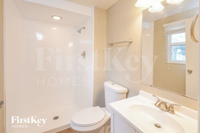 Building Photo - 639 Shady Creek Ct