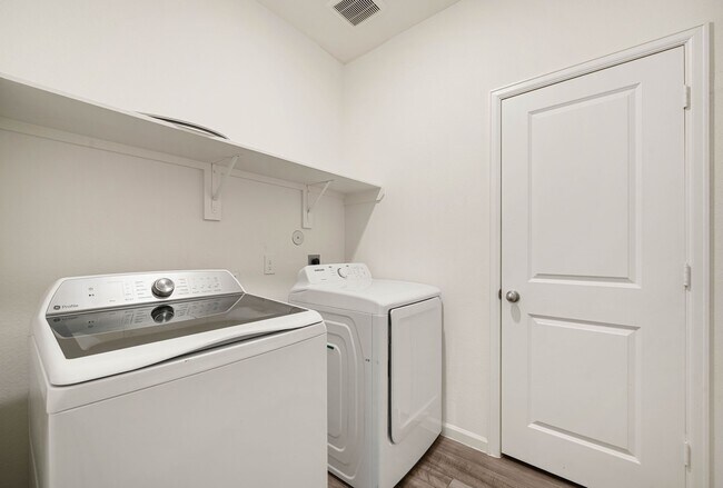 Building Photo - 1073 Water Oak Ln