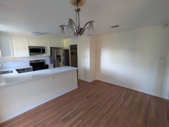 Building Photo - 3138 Windmill St