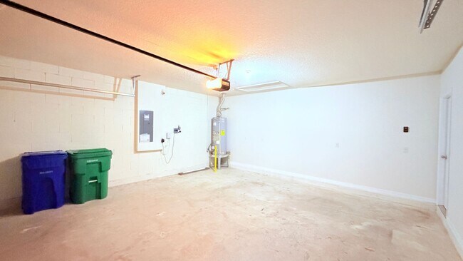 Building Photo - Available now! Amazing 4 Bedroom, 2 Bathroom Home in Wildwood!!