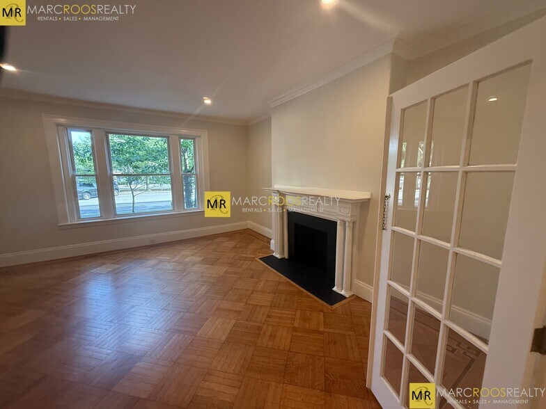 Building Photo - 1726 Beacon St