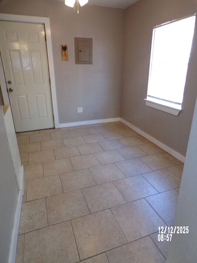 Building Photo - Great re-do