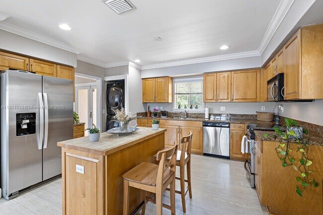 Building Photo - 65 Hendricks Isle