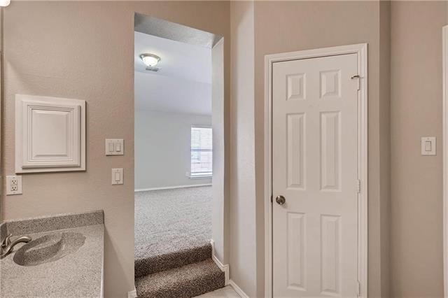 Building Photo - 2425 Ravenhurst Dr