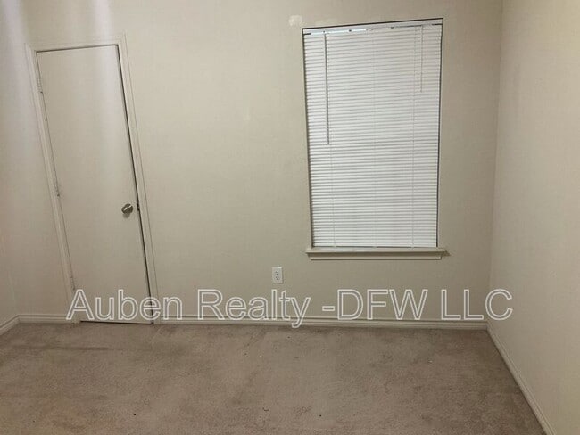 Building Photo - 800 Quarter Horse Trail