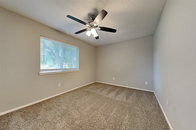 Building Photo - 10002 Peachridge Dr