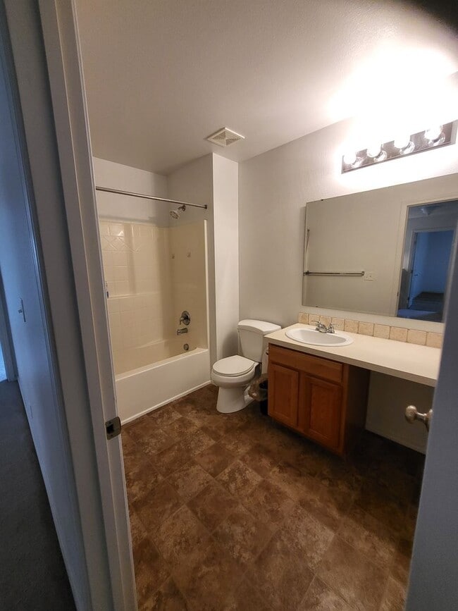Building Photo - 3097 E Shaver Ct