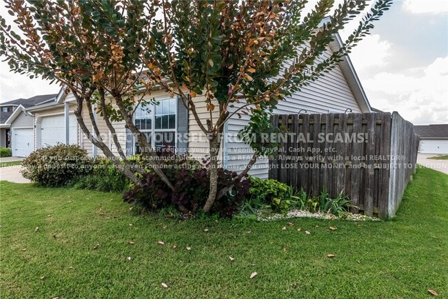 Building Photo - 1137 S Holland Dr