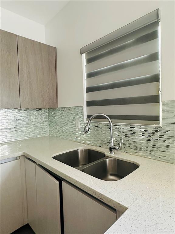 Building Photo - 13 West Dr