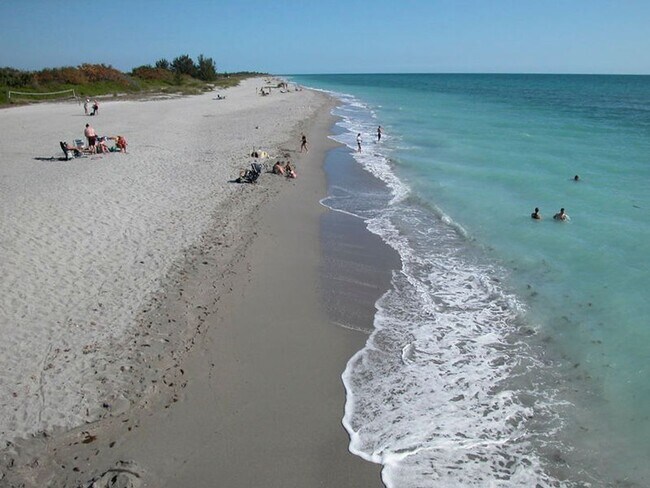 Building Photo - Seasonal Rental Near Venice – Pet-Friendly...