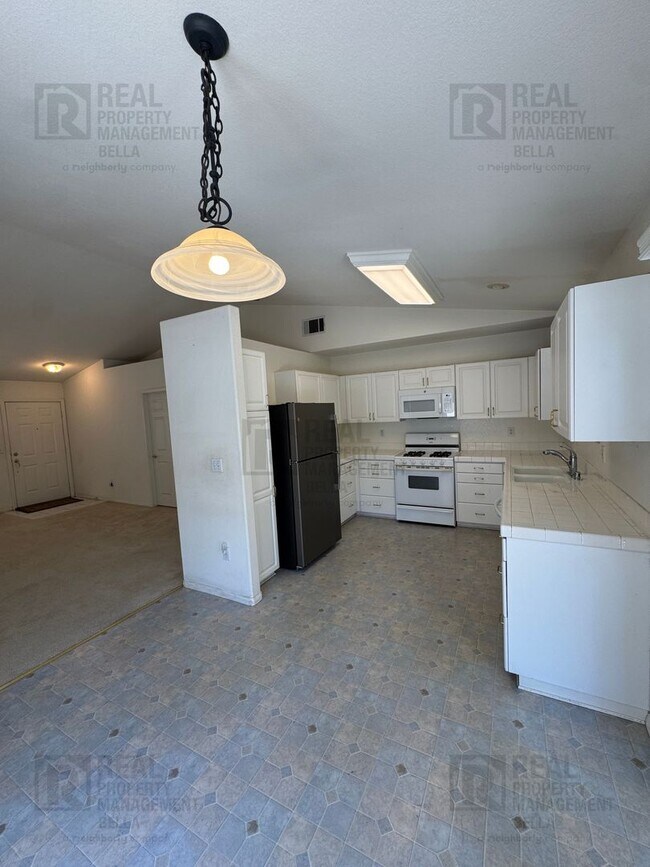 Building Photo - 1266 Euclid St