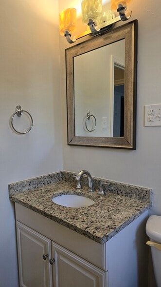 Building Photo - 136 Wesmond Dr