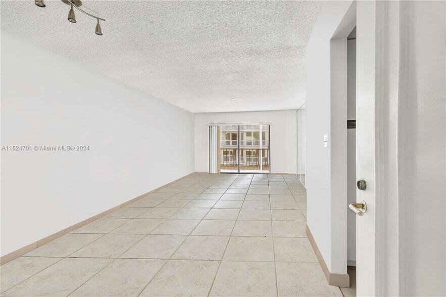 Building Photo - 5415 Collins Ave