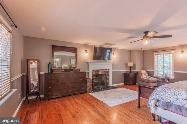 Building Photo - 607 Lancaster St