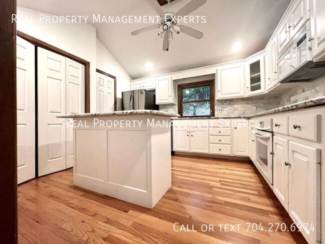 Building Photo - 3324 Sadler Rd