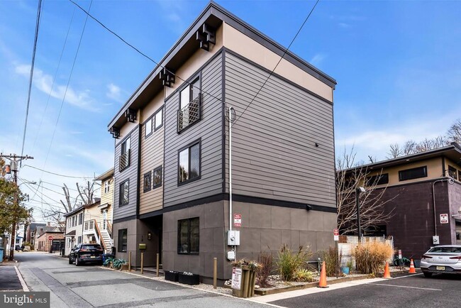 Building Photo - 10 McCready's Alley