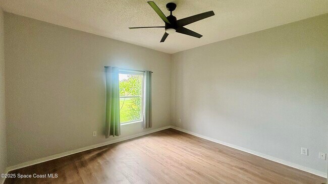 Building Photo - 1475 Knoll Ridge Dr