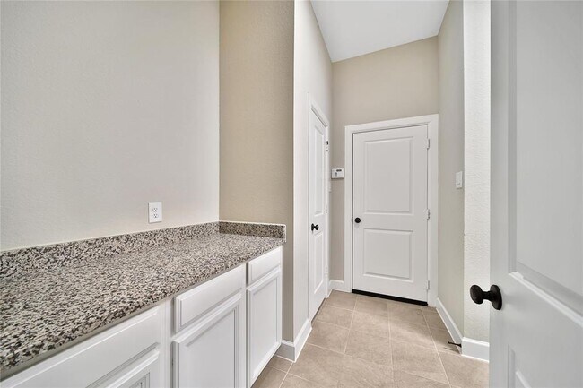 Building Photo - 32193 Park Plains Dr