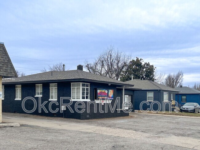 Building Photo - 4224 NW 23rd St