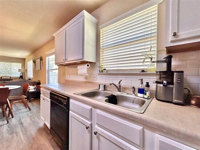 Building Photo - 2707 Amberglow Ct