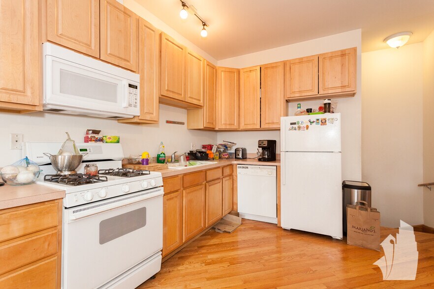 Building Photo - 1448 W Chicago Ave